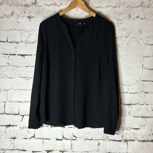 Women’s black, long sleeve button up blouse XL